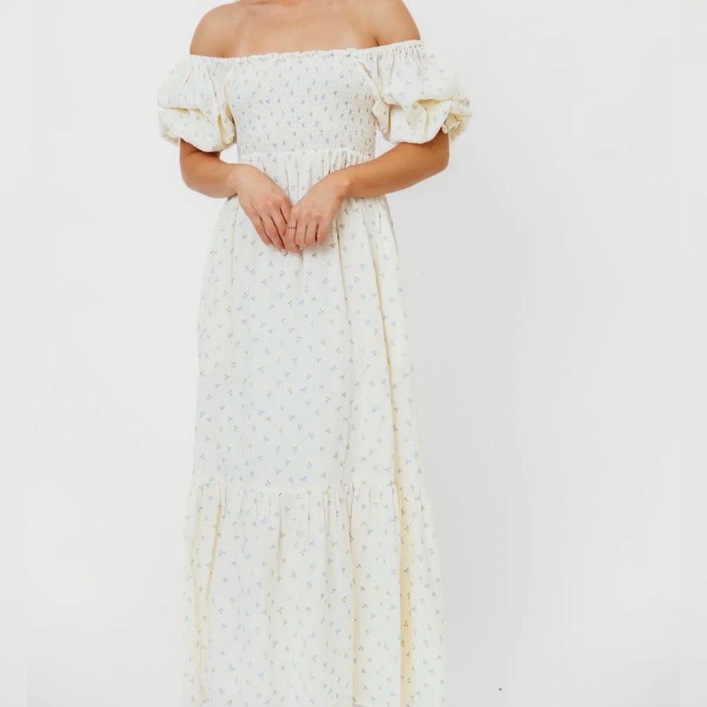 Chic Off-Shoulder Cream Maxi Dress